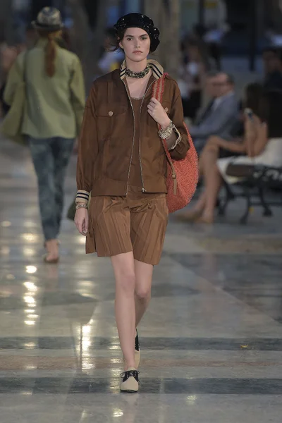Look 25